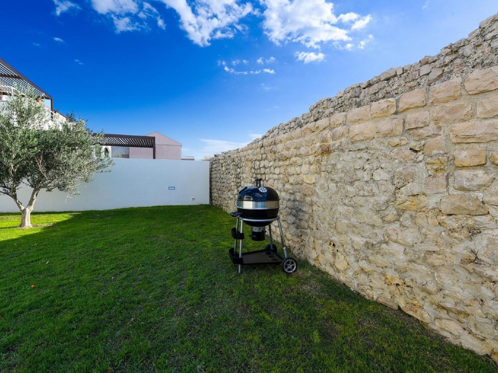 Modern Villa In Nin With Terrace Exterior photo